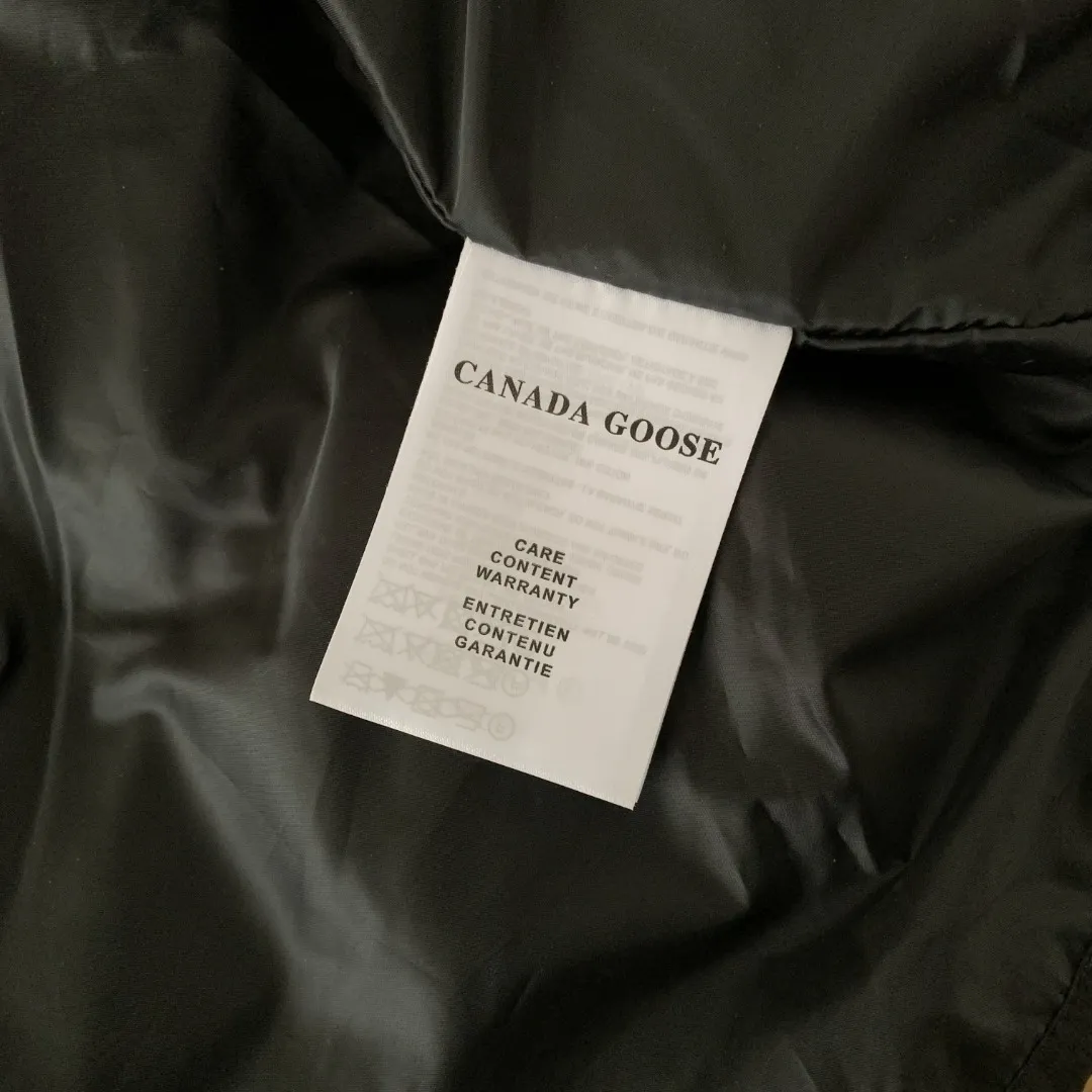Style number: Y 175 CANADA GOOSE Lawrence Men's Brown Black Label Down Vest Down Jacket 2804MB Color: Khaki Navy Blue Black Black Label Black Red Label Size: XS-XXL